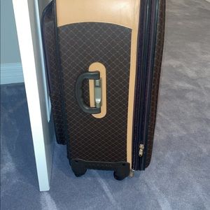 This is a used extra large suitcase , it has minimum wear on it!